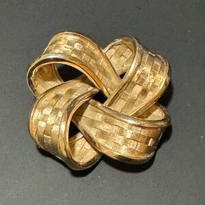 Vintage Trifari Ribbon Bow Gold Brooch Pin